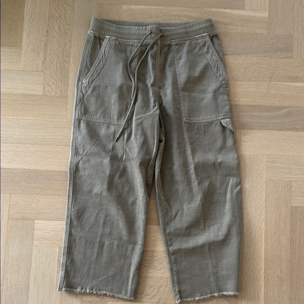 James Perse Straight Leg Drawstring Cropped Pant size 1 barely used